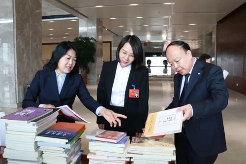 神木市圖書館開展2023年兩會信息咨詢服務，助力公眾了解政策動態